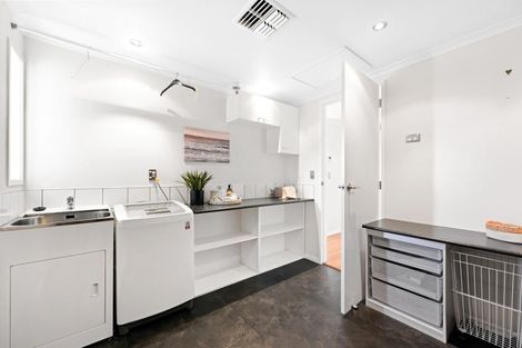 Photo of property in 16 Hampshire Court, Flagstaff, Hamilton, 3210