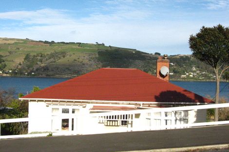 Photo of property in 13 Athol Place, Ravensbourne, Dunedin, 9022