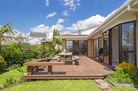 Photo of property in 2/32 Simmental Crescent, Somerville, Auckland, 2014