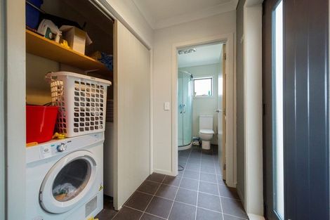 Photo of property in 65 Seaview Road, Marfell, New Plymouth, 4310