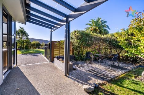 Photo of property in 22 Mount Marua Drive, Timberlea, Upper Hutt, 5018