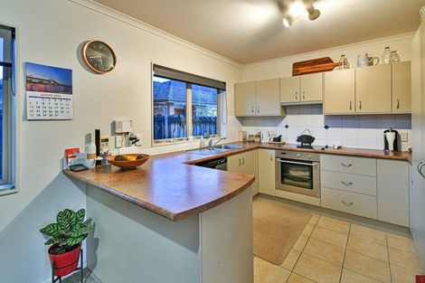 Photo of property in 22 Carisbrook Crescent, Papakura, 2110