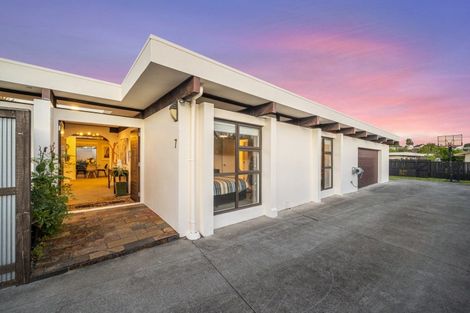 Photo of property in 7 Tabago Place, Half Moon Bay, Auckland, 2012