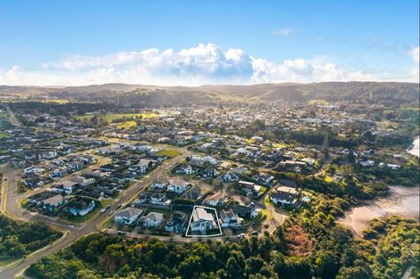 Photo of property in 14 Tauwaka Crescent, Riverhead, 0820