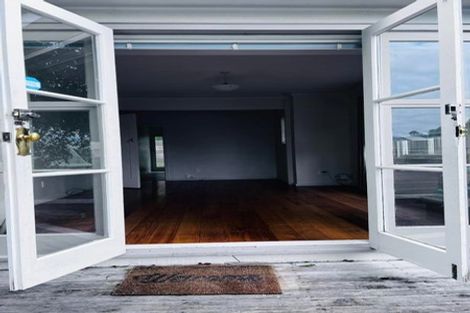 Photo of property in 1a Truscott Place, West Harbour, Auckland, 0618