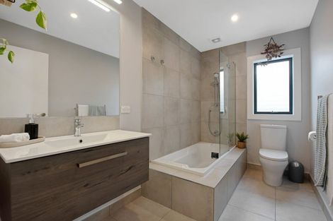 Photo of property in 42 Domett Street, Newlands, Wellington, 6037