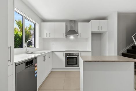 Photo of property in 32/11 Ray Small Drive, Papakura, 2110