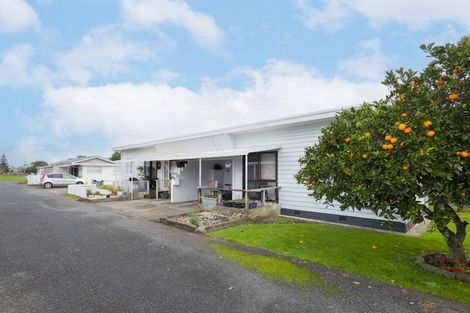 Photo of property in Orange Grove Flats, 2/549 Childers Road, Te Hapara, Gisborne, 4010