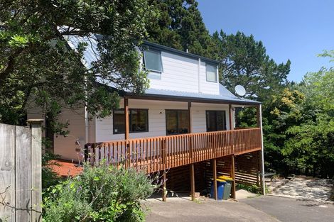 Photo of property in 1/1018 East Coast Road, Fairview Heights, Auckland, 0630