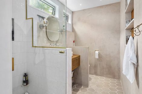 Photo of property in 31 Winchester Street, Kaiwharawhara, Wellington, 6035