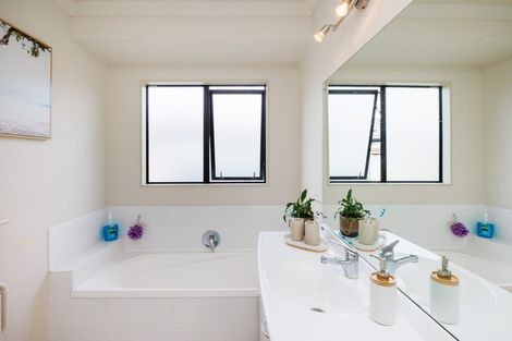 Photo of property in 75 Meridian Grove, Kelvin Grove, Palmerston North, 4414