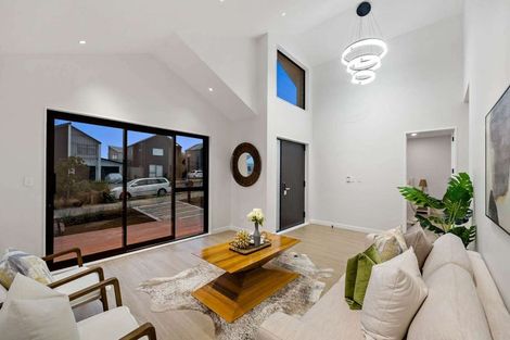 Photo of property in 32 Parkmore Drive, Rosehill, Papakura, 2113