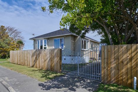 Photo of property in 18 Pratt Street, New Brighton, Christchurch, 8083