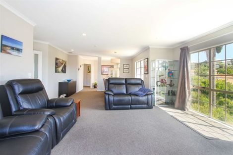 Photo of property in 10 Westminster Gardens, Unsworth Heights, Auckland, 0632