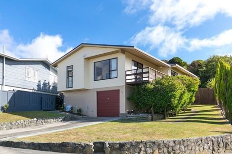 Photo of property in 23 Cheltenham Terrace, Newlands, Wellington, 6037