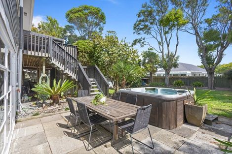 Photo of property in 20 Great North Road, Riverhead, 0820