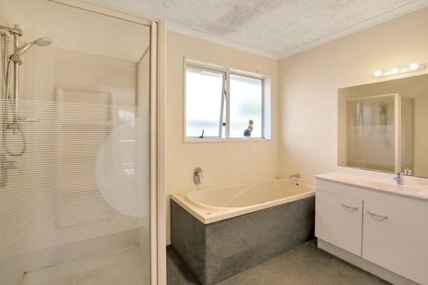 Photo of property in 16 Durrell Way, Rolleston, 7614