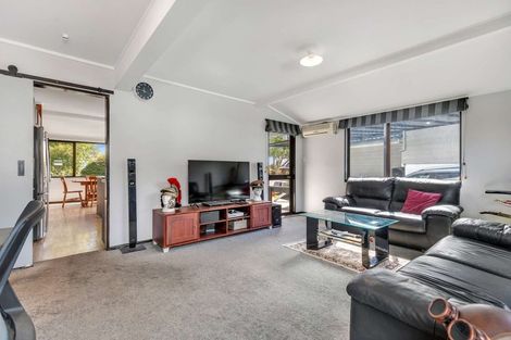 Photo of property in 26 Aquarius Drive, Kawaha Point, Rotorua, 3010