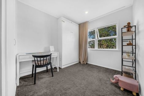 Photo of property in 4 Sunnyside Road, Sunnyvale, Auckland, 0612