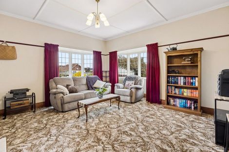 Photo of property in 58 Hargest Crescent, Saint Kilda, Dunedin, 9012