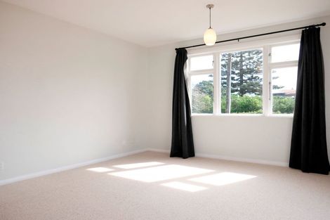 Photo of property in 132 Wellington Road, Paekakariki, 5034