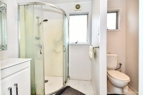 Photo of property in 12a John Walker Drive, Manurewa, Auckland, 2102