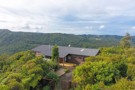 Photo of property in 209 Piha Road, Piha, New Lynn, 0772