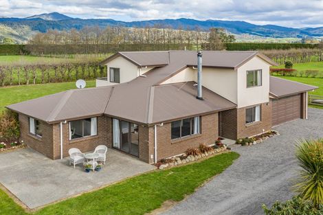 Photo of property in 370 Tararua Road, Levin, 5571
