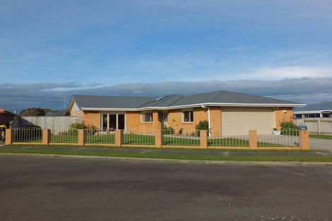 Photo of property in 6 Teppett Place, Foxton Beach, Foxton, 4815