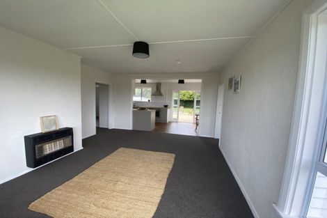 Photo of property in 69 Collingwood Street, Eltham, 4322