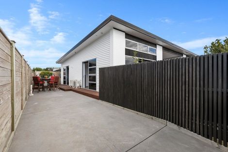 Photo of property in 2 Makura Drive, Papamoa Beach, Papamoa, 3118