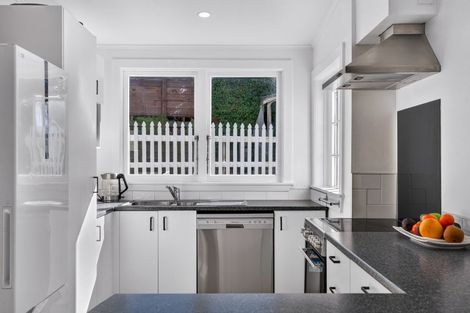 Photo of property in 28 Milton Road, Bluff Hill, Napier, 4110