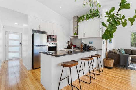 Photo of property in 10 Sauterne Road, Kumeu, 0810