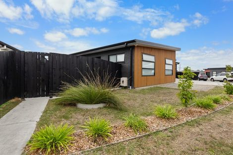 Photo of property in 15 Pragma Rise, Rototuna North, Hamilton, 3210