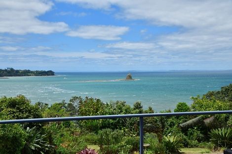 Photo of property in 979 Whangaparaoa Road, Tindalls Beach, Whangaparaoa, 0930