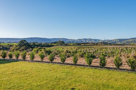 Photo of property in 90 Johnstone Drive, Fitzherbert, Palmerston North, 4410