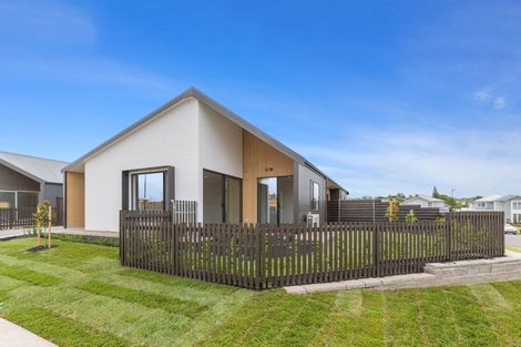 Photo of property in 2 Kuparu Lane, Red Beach, 0932