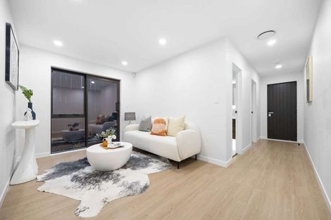 Photo of property in 32 Parkmore Drive, Rosehill, Papakura, 2113