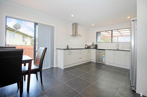 Photo of property in 9 Staverton Crescent, Mangere, Auckland, 2022