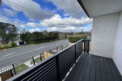 Photo of property in 10/170 Don Buck Road, Massey, Auckland, 0614