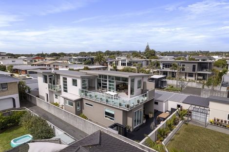 Photo of property in 2/5 Beach Street, Fitzroy, New Plymouth, 4312