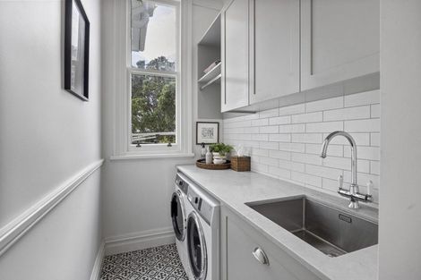 Photo of property in 329 Mangorei Road, Merrilands, New Plymouth, 4312