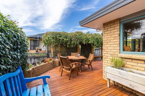 Photo of property in 22 Ashmore Drive, Frankleigh Park, New Plymouth, 4310