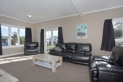 Photo of property in 1 Frood Street, Bulls, 4818