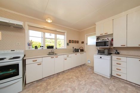 Photo of property in 16 Ilford Place, Awapuni, Palmerston North, 4412
