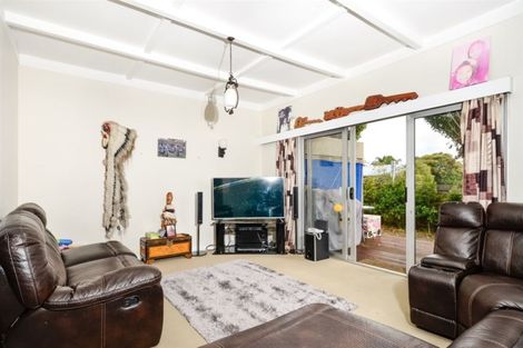 Photo of property in 2a Parakai Avenue, Parakai, 0830