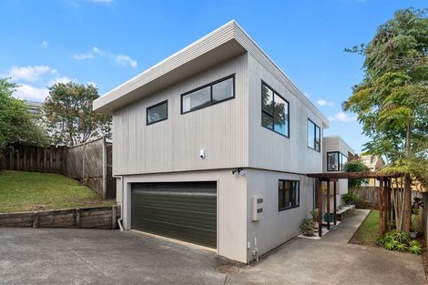 Photo of property in 2/5 Remus Place, Totara Vale, Auckland, 0629