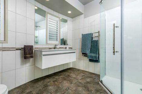 Photo of property in 2a Midway Avenue, Castor Bay, Auckland, 0620