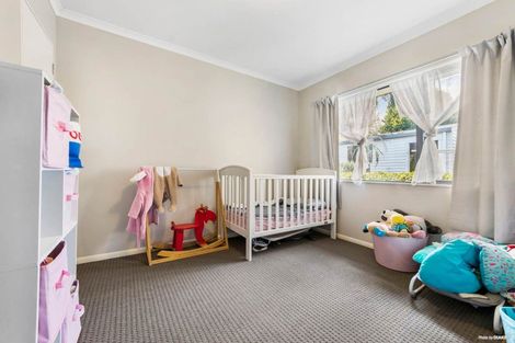 Photo of property in 1 Rixon Place, Te Atatu Peninsula, Auckland, 0610