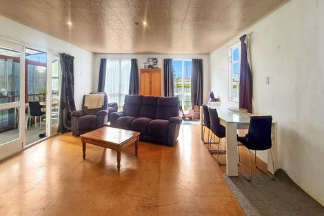 Photo of property in 100 Alexandra Street, Marton, 4710